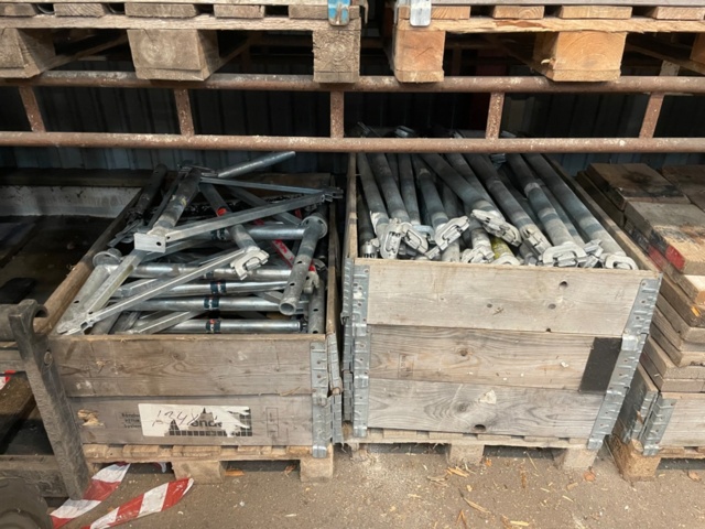 1388727-17 Super 9 ställning