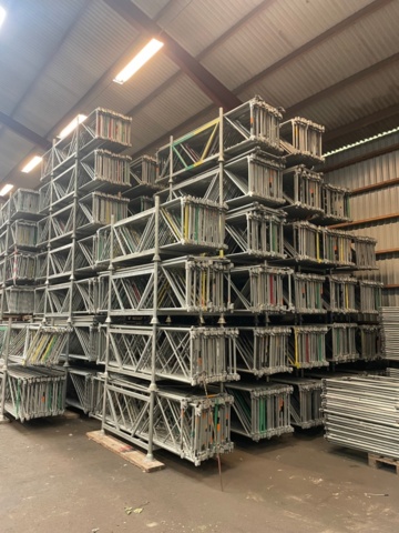 1388727-29 Super 9 ställning