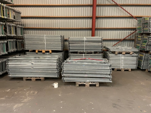 1388727-30 Super 9 ställning