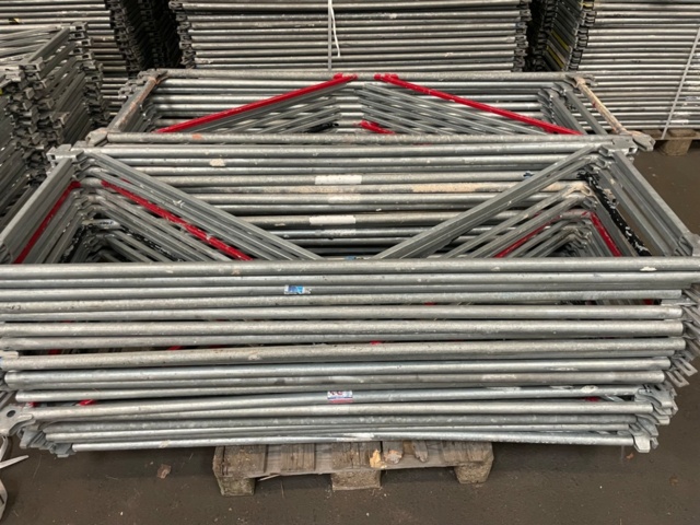 1388727-31 Super 9 ställning