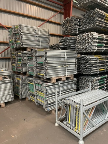 1388727-32 Super 9 ställning