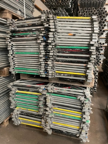 1388727-33 Super 9 ställning