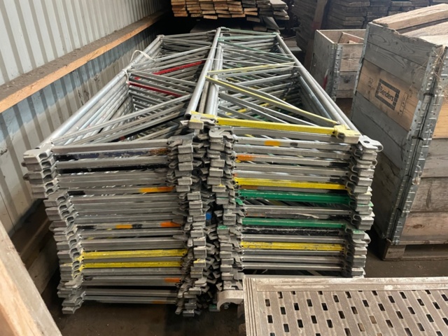 1388727-43 Super 9 ställning