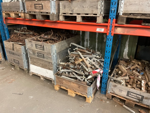 1388728-8 Burton Ställning