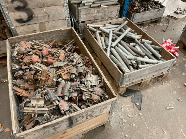 1388728-9 Burton Ställning