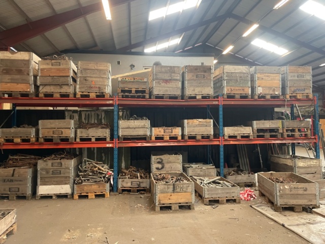 1388728-10 Burton Ställning