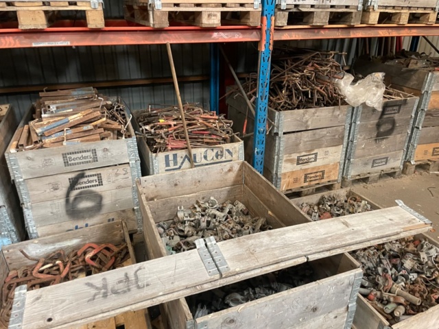 1388728-11 Burton Ställning