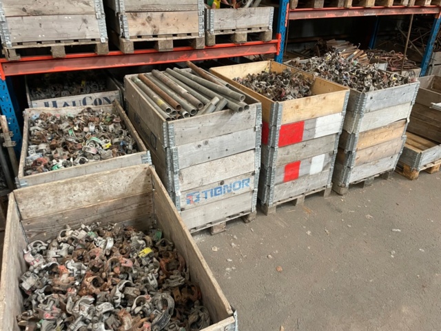 1388728-12 Burton Ställning