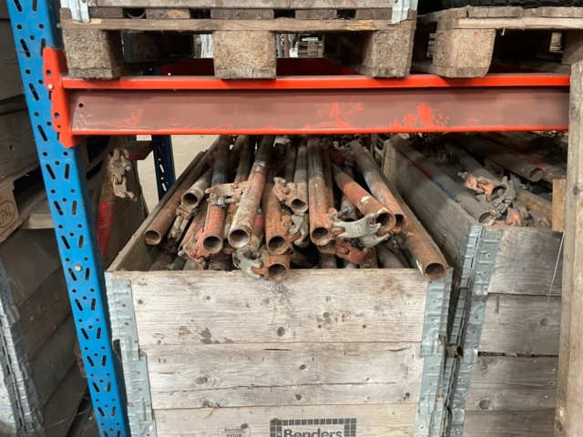 1388728-14 Burton Ställning