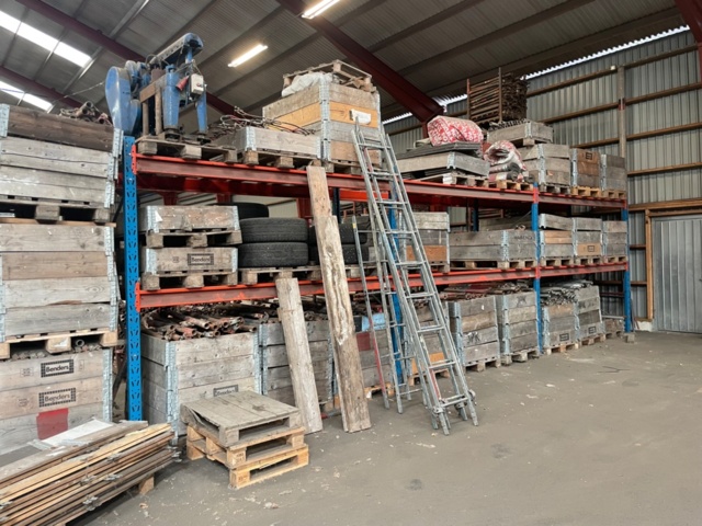 1388728-15 Burton Ställning