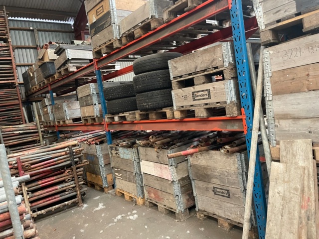 1388728-16 Burton Ställning