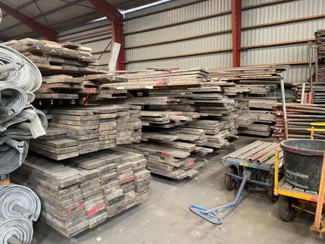 1388728-19 Burton Ställning