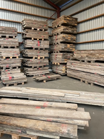 1388728-22 Burton Ställning