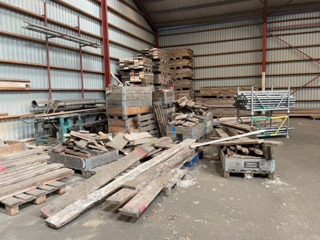 1388728-23 Burton Ställning