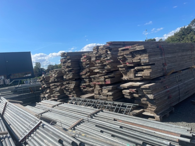 1388728-25 Burton Ställning