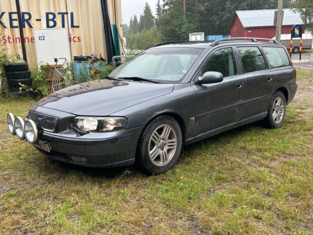1378080-1 Volvo V70 2.5T AWD Automat, 210hk -2003 (Reparationsobjekt)