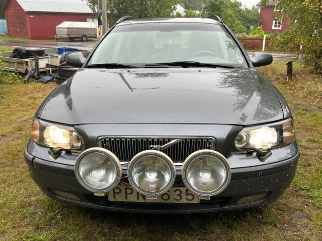 1378080-2 Volvo V70 2.5T AWD Automat, 210hk -2003 (Reparationsobjekt)