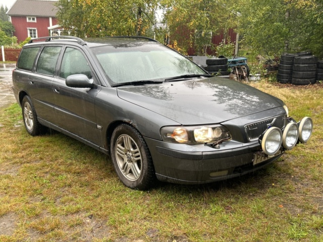 1378080-3 Volvo V70 2.5T AWD Automat, 210hk -2003 (Reparationsobjekt)