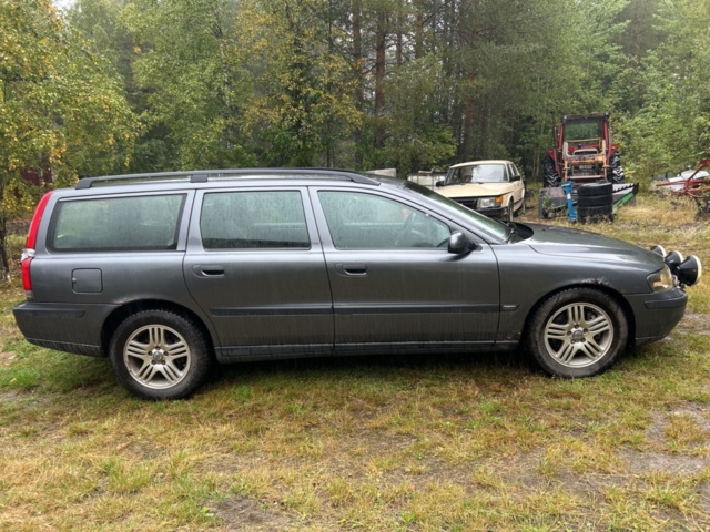 1378080-5 Volvo V70 2.5T AWD Automat, 210hk -2003 (Reparationsobjekt)