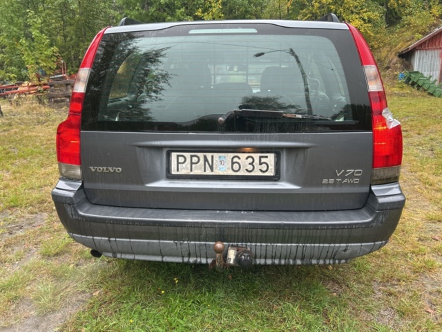 1378080-6 Volvo V70 2.5T AWD Automat, 210hk -2003 (Reparationsobjekt)