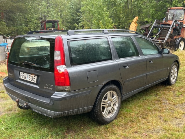 1378080-4 Volvo V70 2.5T AWD Automat, 210hk -2003 (Reparationsobjekt)