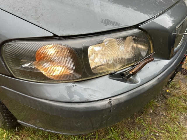 1378080-15 Volvo V70 2.5T AWD Automat, 210hk -2003 (Reparationsobjekt)