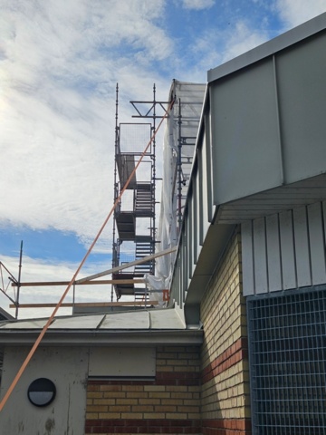 1388727-60 Super 9 ställning