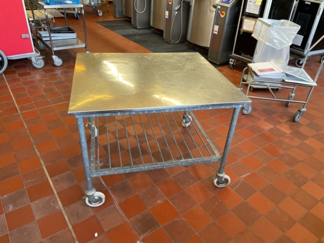 1411292-1 Rostfri bänk med hjul