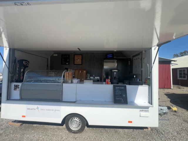 1411752-28 Fullutrustad glassvagn, år 2022