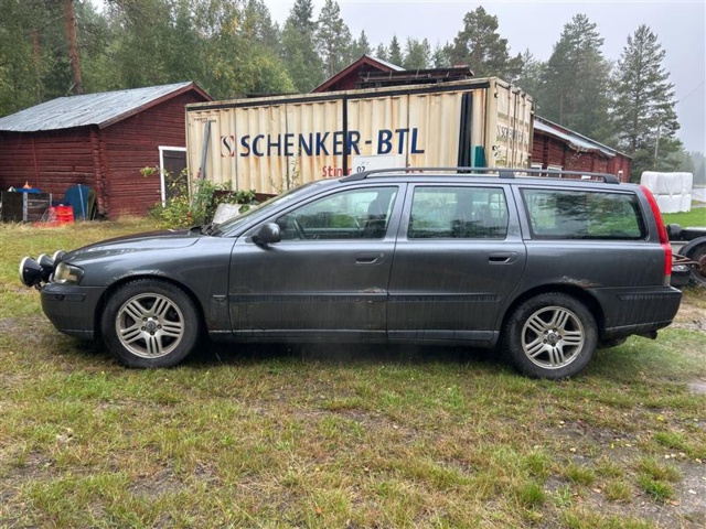 1378080-8 Volvo V70 2.5T AWD Automat, 210hk -2003 (Reparationsobjekt)