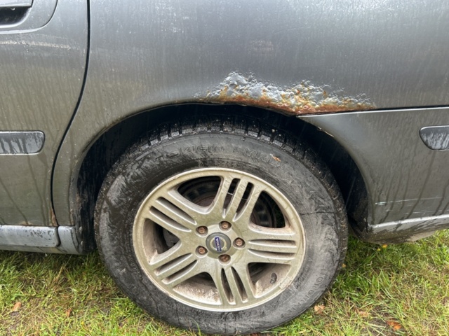 1378080-9 Volvo V70 2.5T AWD Automat, 210hk -2003 (Reparationsobjekt)