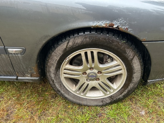 1378080-16 Volvo V70 2.5T AWD Automat, 210hk -2003 (Reparationsobjekt)