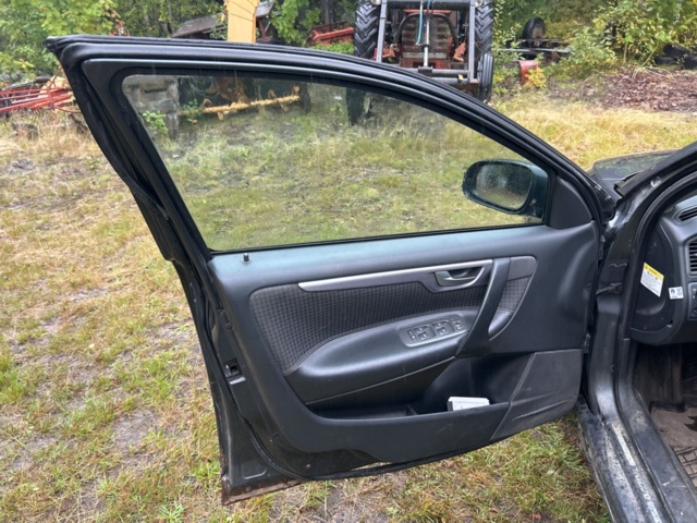 1378080-21 Volvo V70 2.5T AWD Automat, 210hk -2003 (Reparationsobjekt)