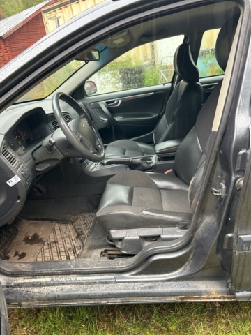 1378080-23 Volvo V70 2.5T AWD Automat, 210hk -2003 (Reparationsobjekt)