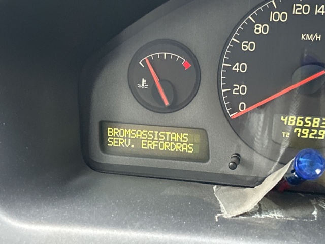 1378080-27 Volvo V70 2.5T AWD Automat, 210hk -2003 (Reparationsobjekt)