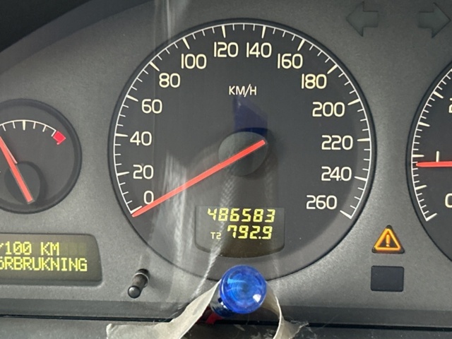 1378080-29 Volvo V70 2.5T AWD Automat, 210hk -2003 (Reparationsobjekt)