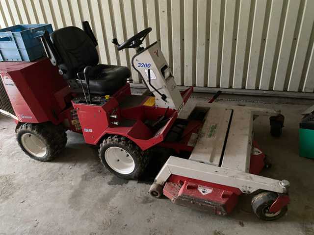 1406432-1 Frontklippare Ventrac  3200 (Reparationsobjekt)