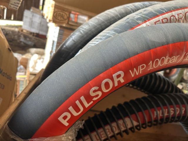 1378083-4 Slang till betongpumpbil 3st Pulsor WP 100bar/1450psi