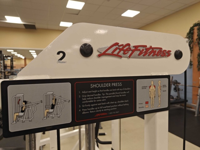 1400486-2 Shoulder press - Life Fitness
