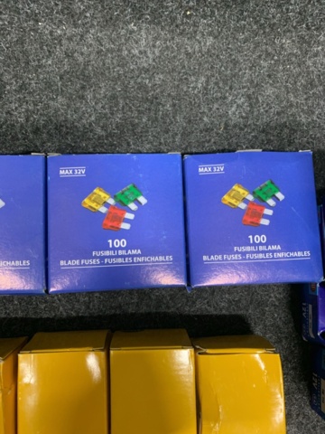 1413655-3 Säkringar m.m. till fordon