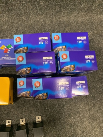 1413655-6 Säkringar m.m. till fordon