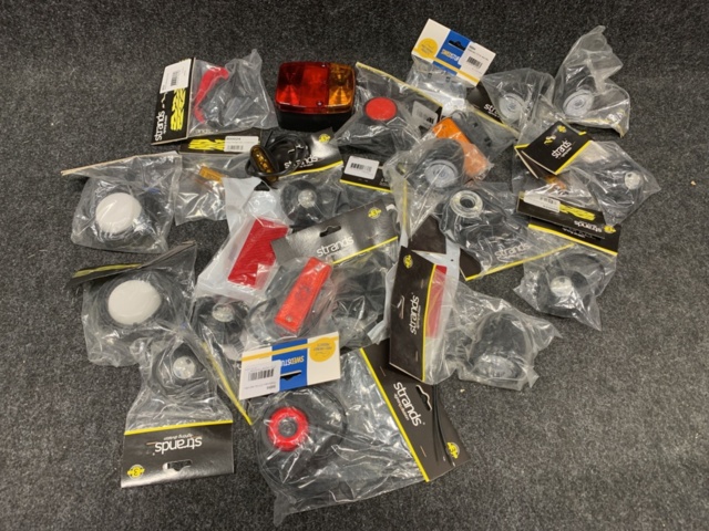 1413657-1 Fordonsbelysning och reflexer