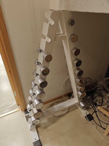 1400515-1 Stativ med 16 st hantlar