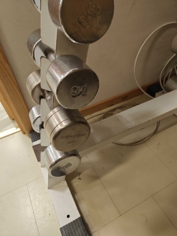 1400515-4 Stativ med 16 st hantlar