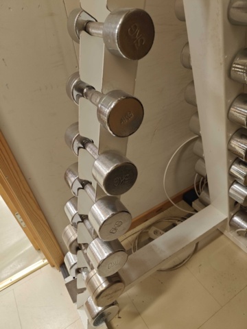 1400515-5 Stativ med 16 st hantlar