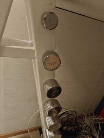 1400515-6 Stativ med 16 st hantlar