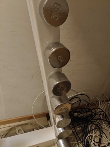 1400515-7 Stativ med 16 st hantlar