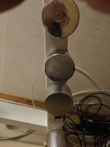 1400515-8 Stativ med 16 st hantlar