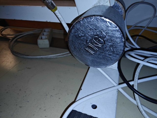 1400515-9 Stativ med 16 st hantlar