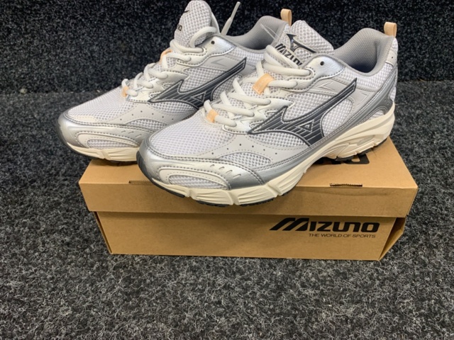 1414338-1 Skor Mizuno Sportstyle MXR, Strl 40,5